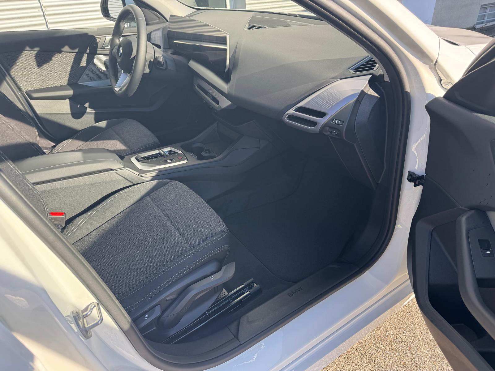 BMW 118d-showroom-element-2