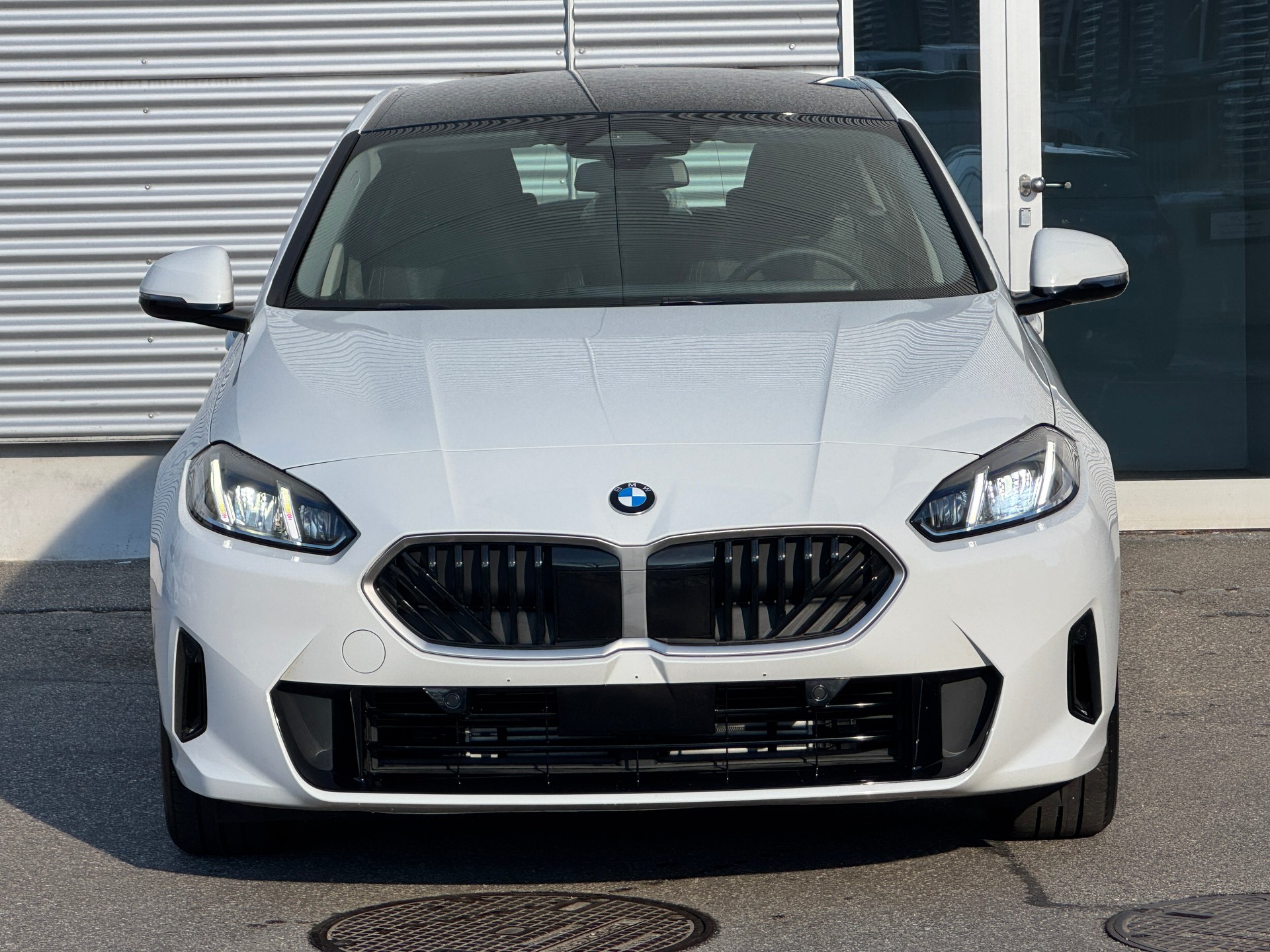 BMW 118d-showroom-element-3