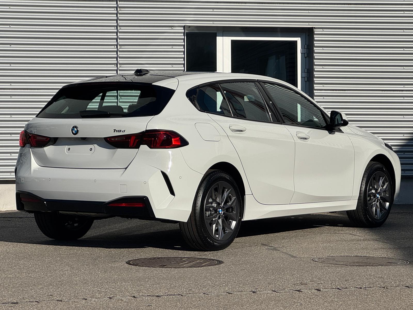 BMW 118d-showroom-element-1