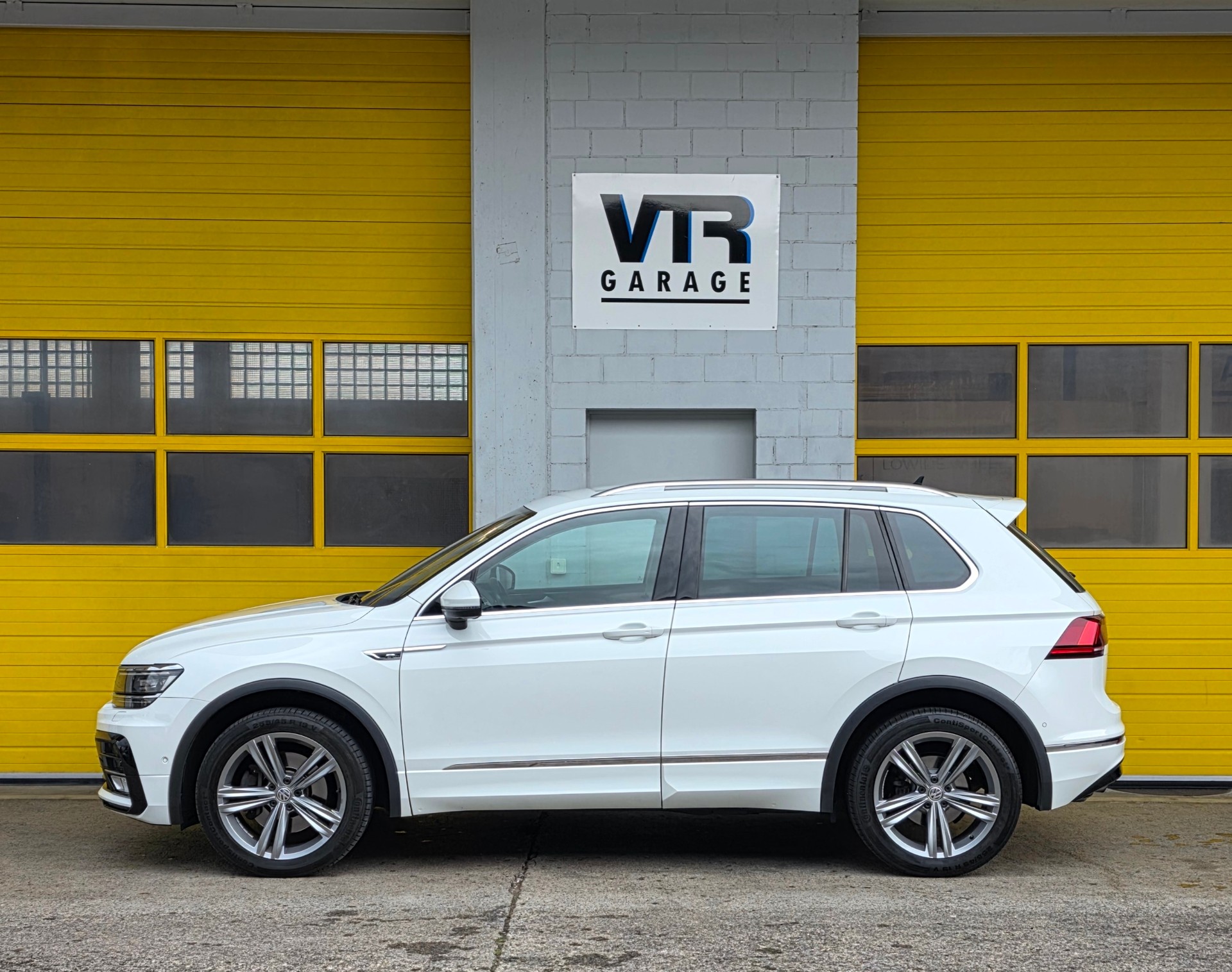 VW Tiguan 2.0TSI Comfortline 4Motion DSG R-line-image-2