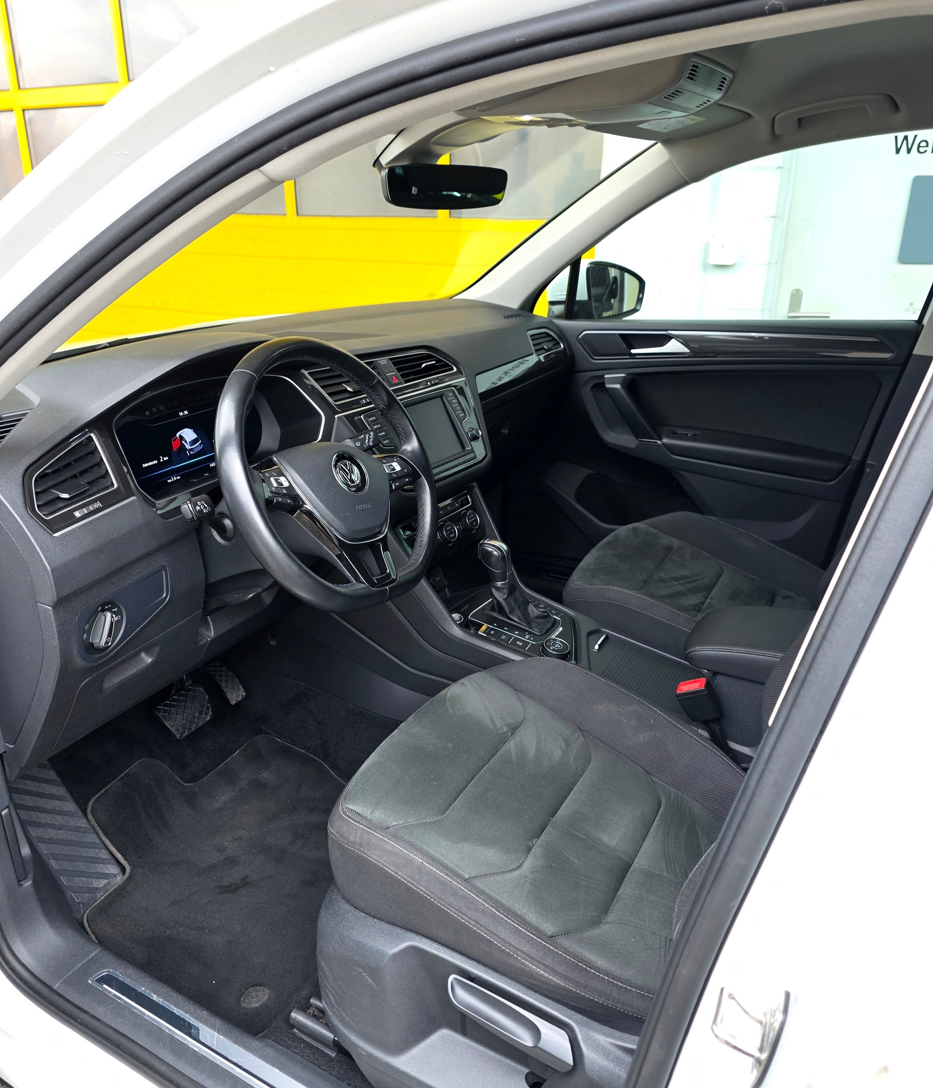 VW Tiguan 2.0TSI Comfortline 4Motion DSG R-line-image-6