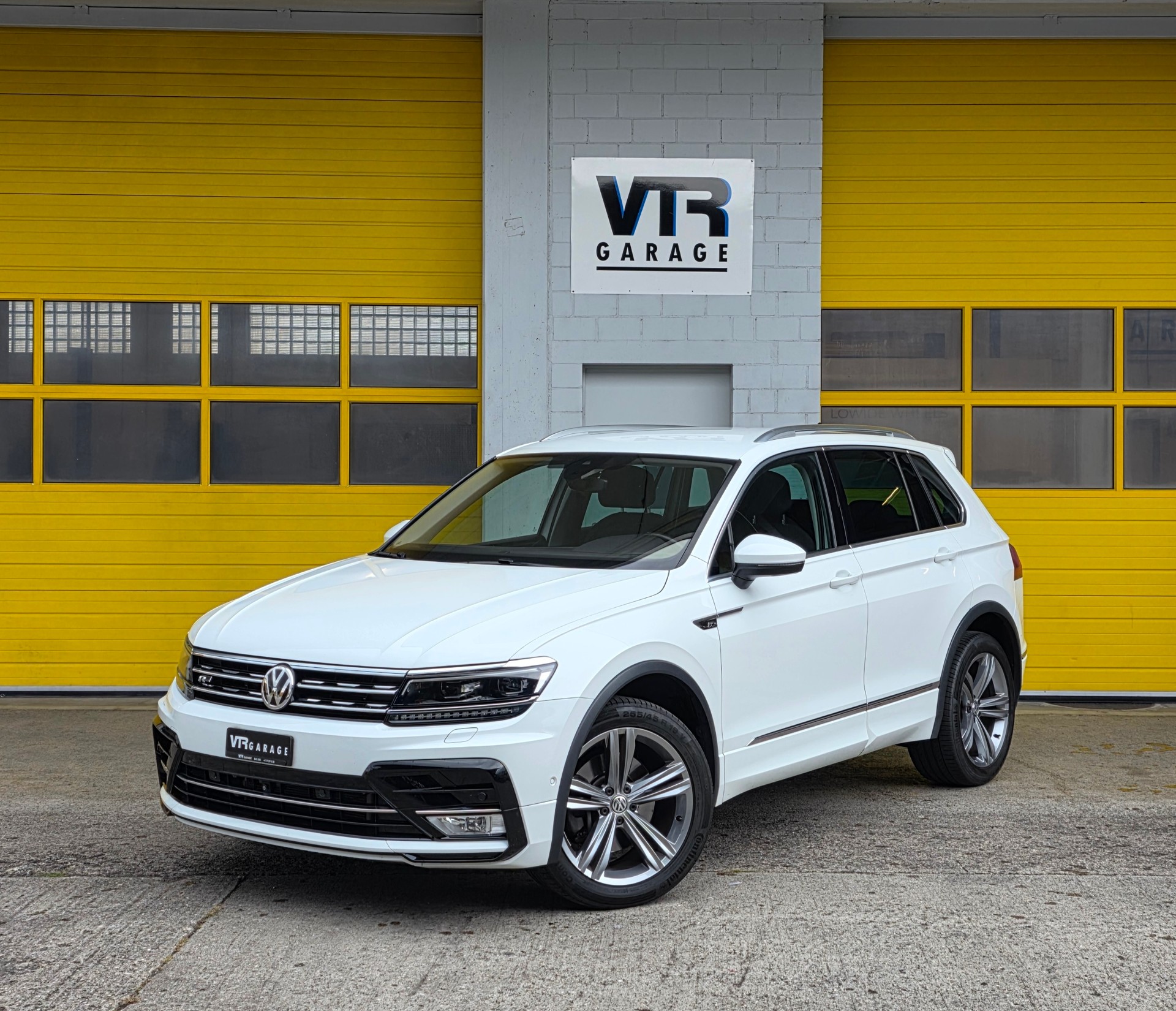 VW Tiguan 2.0TSI Comfortline 4Motion DSG R-line-image-0