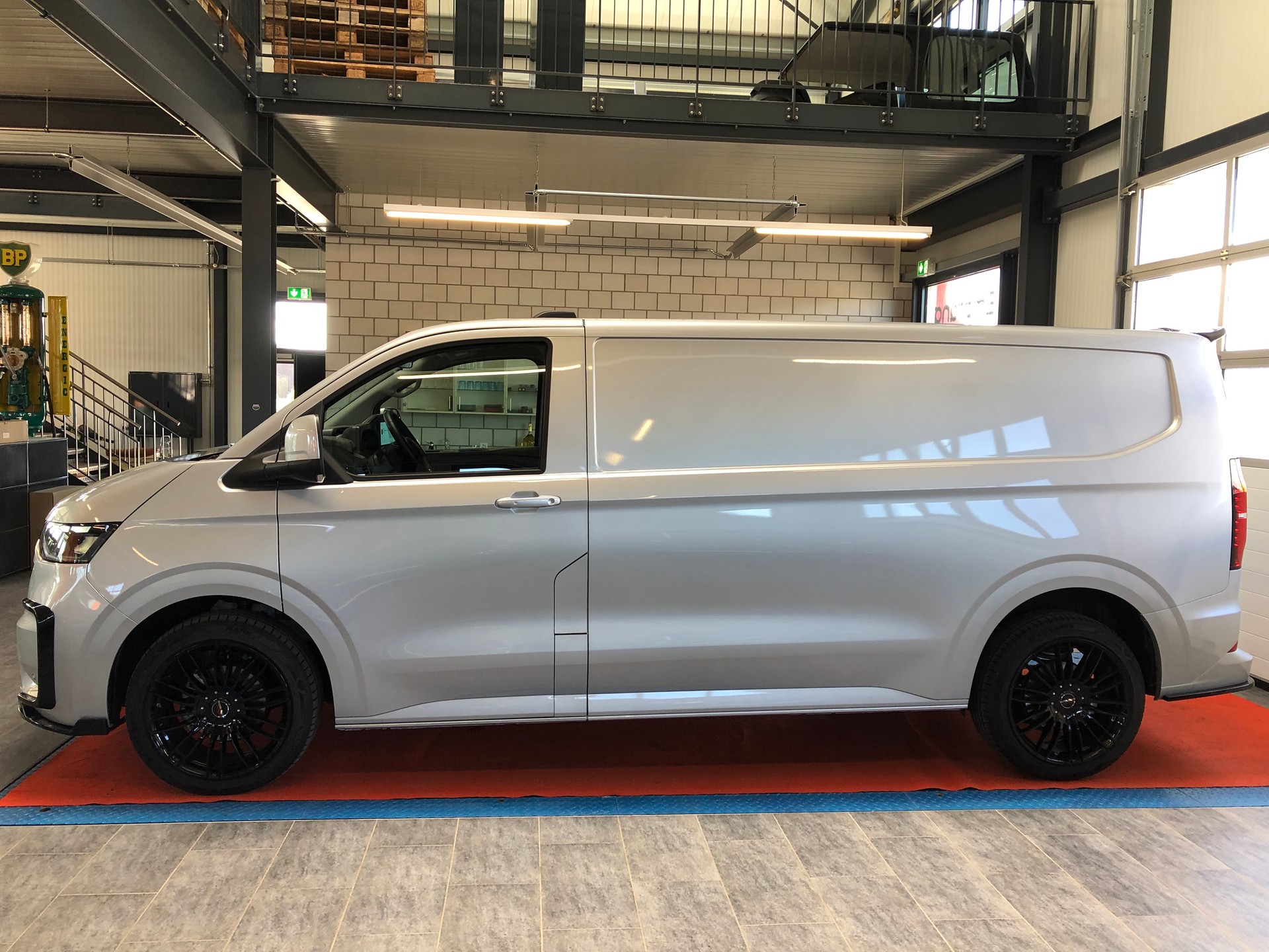 VW Transporter T7 2.0 TDI Lang 110PS-image-5