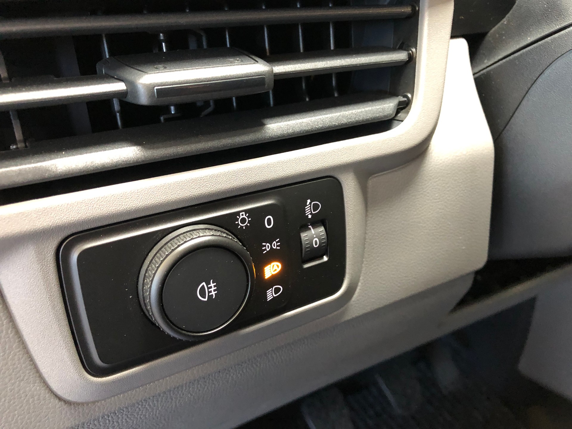 VW Transporter T7 2.0 TDI Lang 110PS-image-21