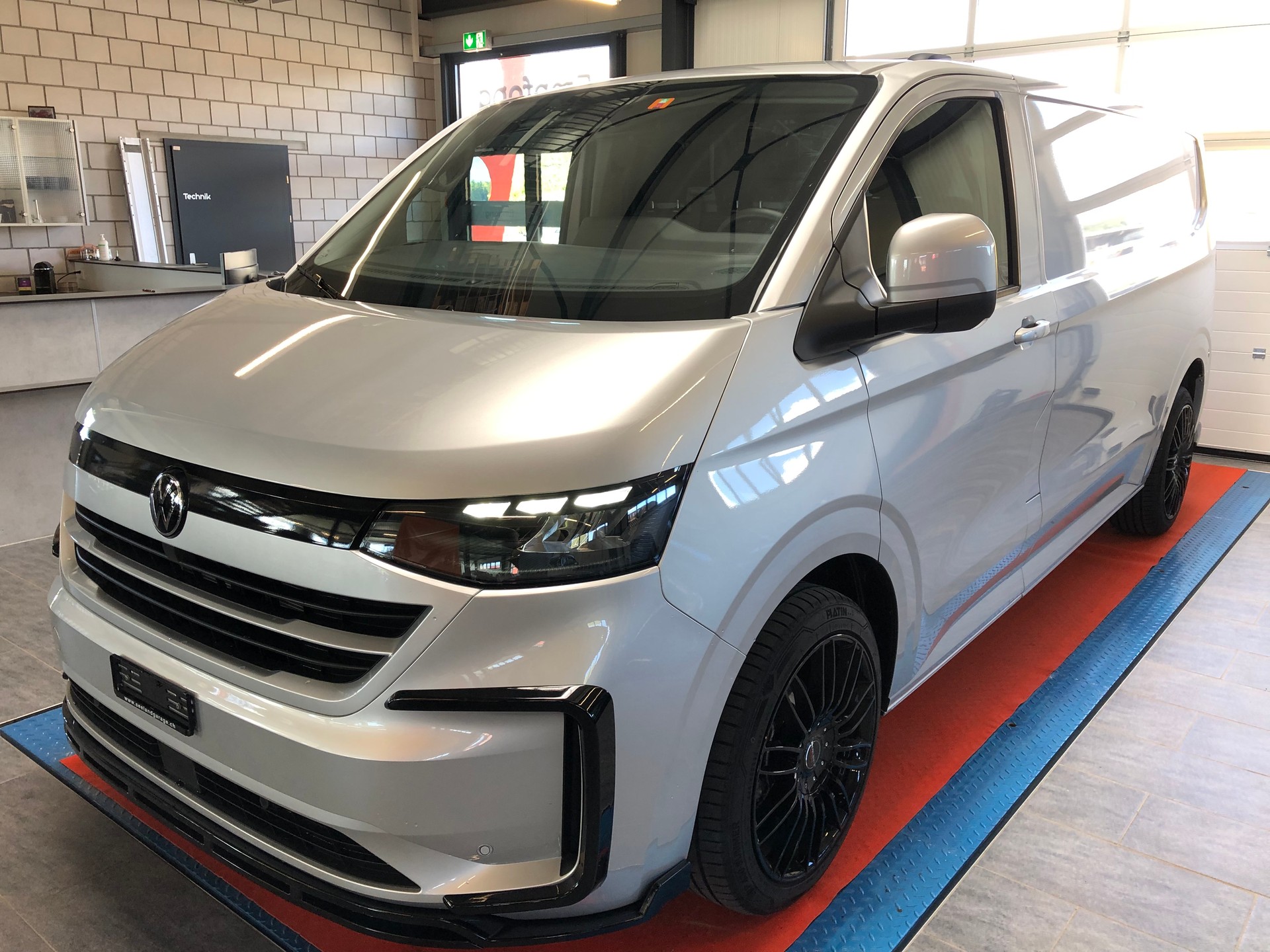 VW Transporter T7 2.0 TDI Lang 110PS-image-4