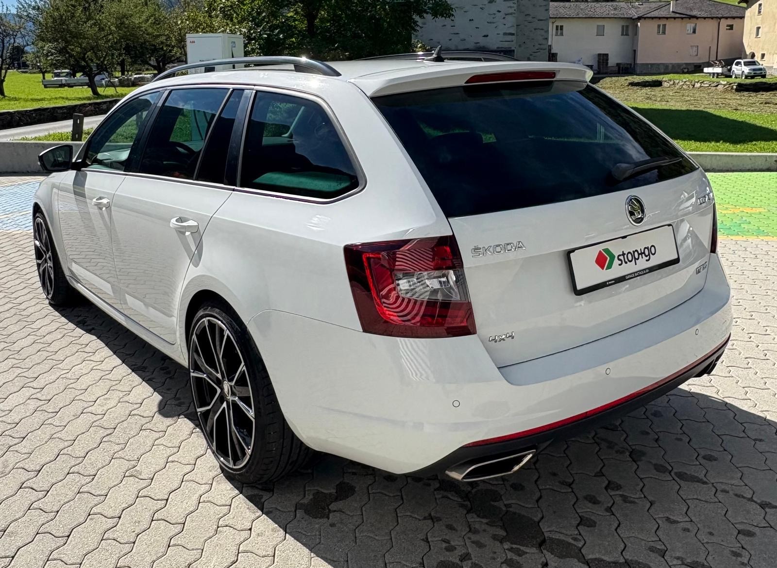 SKODA Octavia Combi 2.0 TDI RS Prag 4x4 DSG-image-6