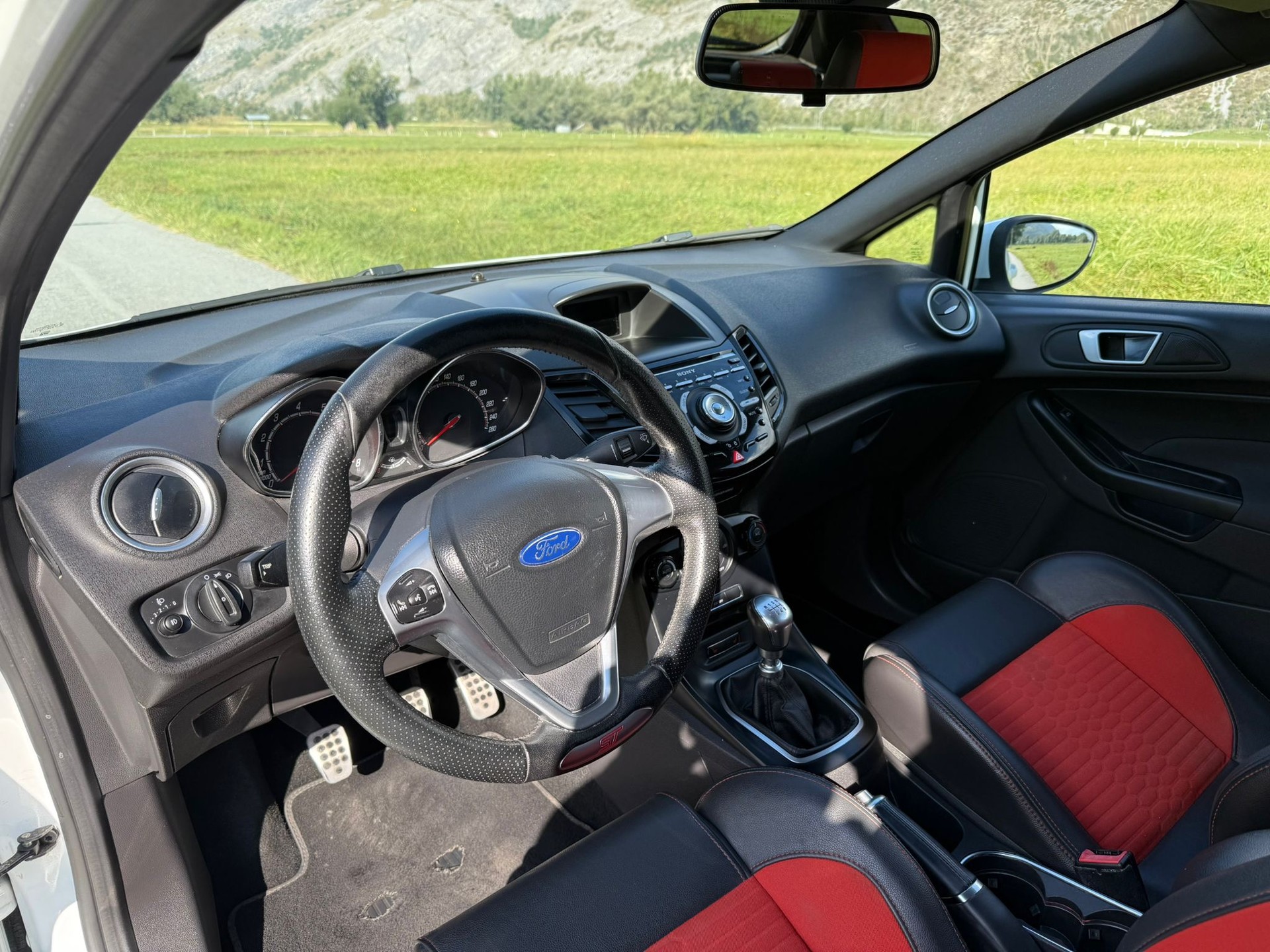 FORD Fiesta 1.6 SCTi ST-2-image-11