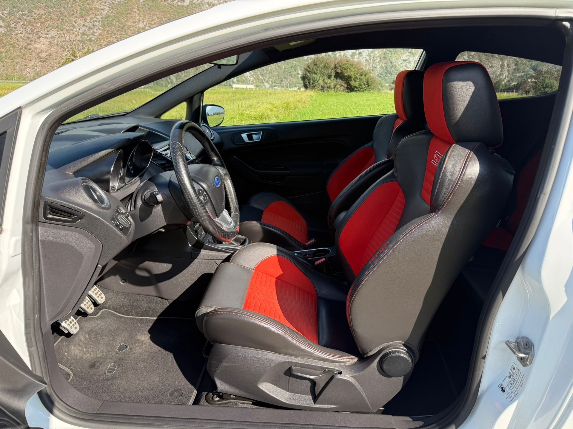 FORD Fiesta 1.6 SCTi ST-2-image-10