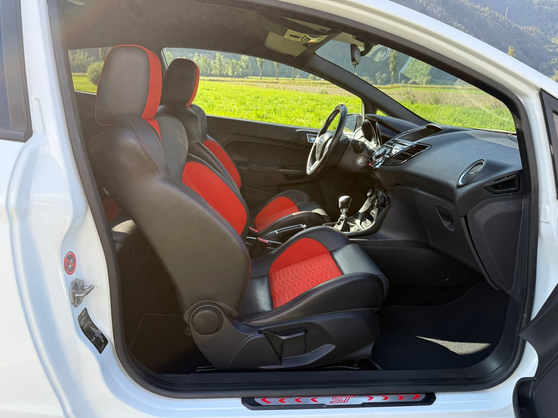 FORD Fiesta 1.6 SCTi ST-2-image-13