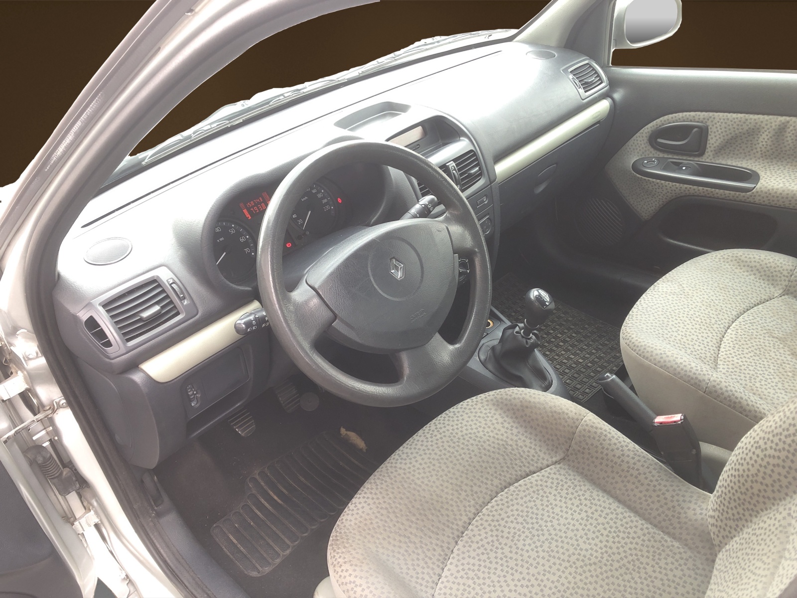 RENAULT Clio 1.2 16V 75 Expression-image-5