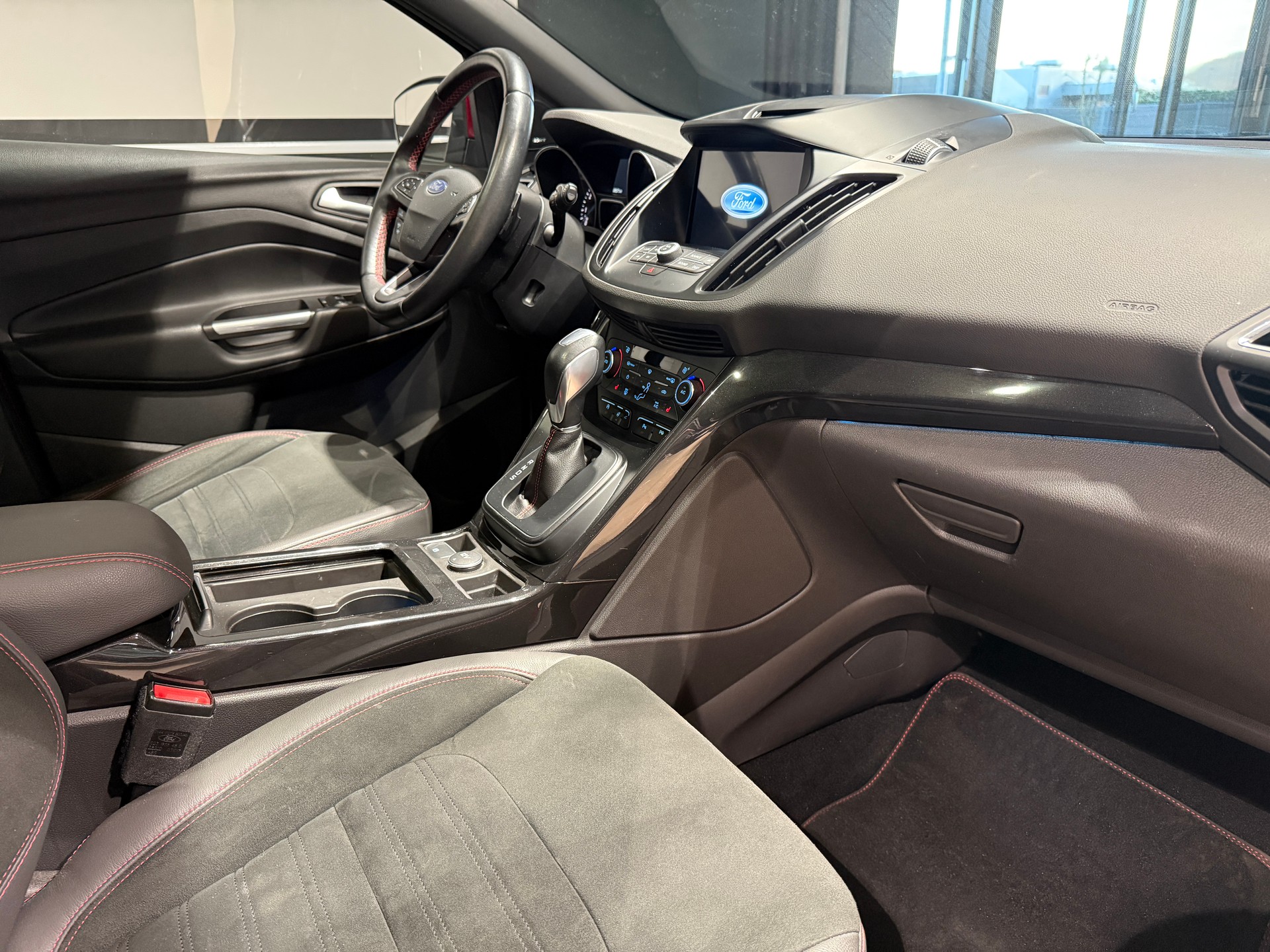 FORD Kuga 1.5 SCTi ST Line High 4WD Automatic-image-12