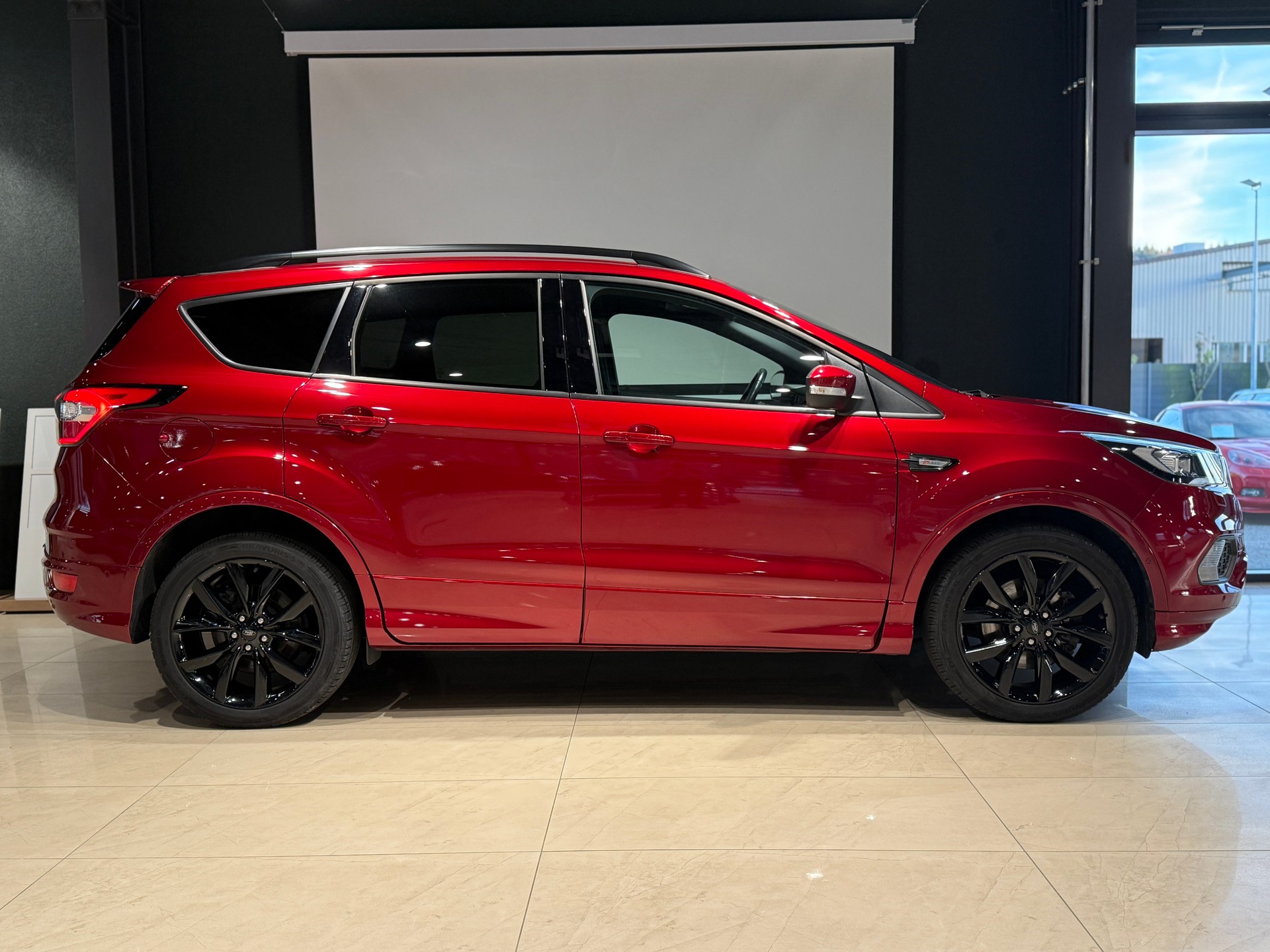 FORD Kuga 1.5 SCTi ST Line High 4WD Automatic-showroom-element-3
