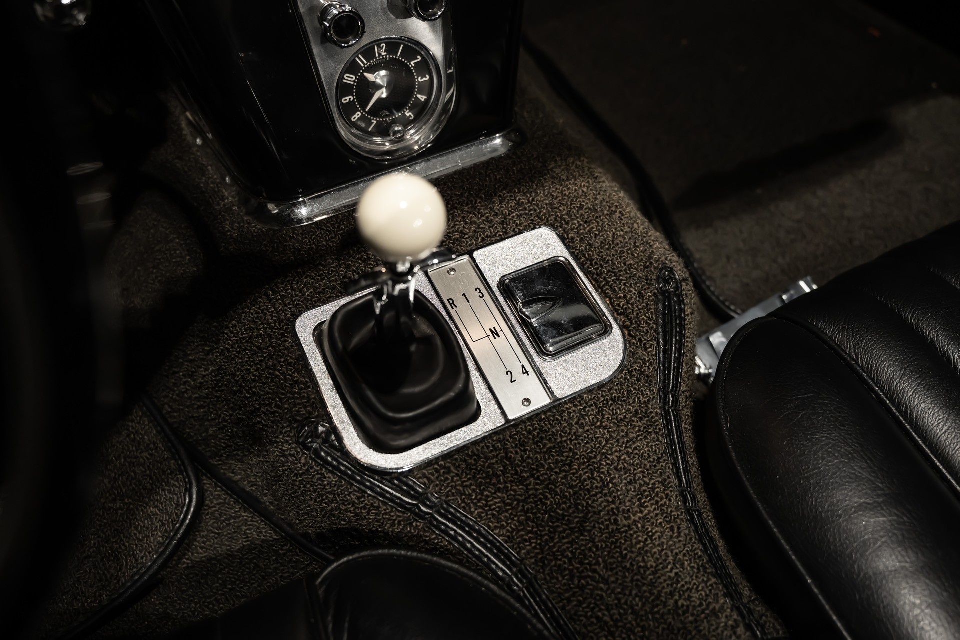 CHEVROLET Corvette C1-image-17