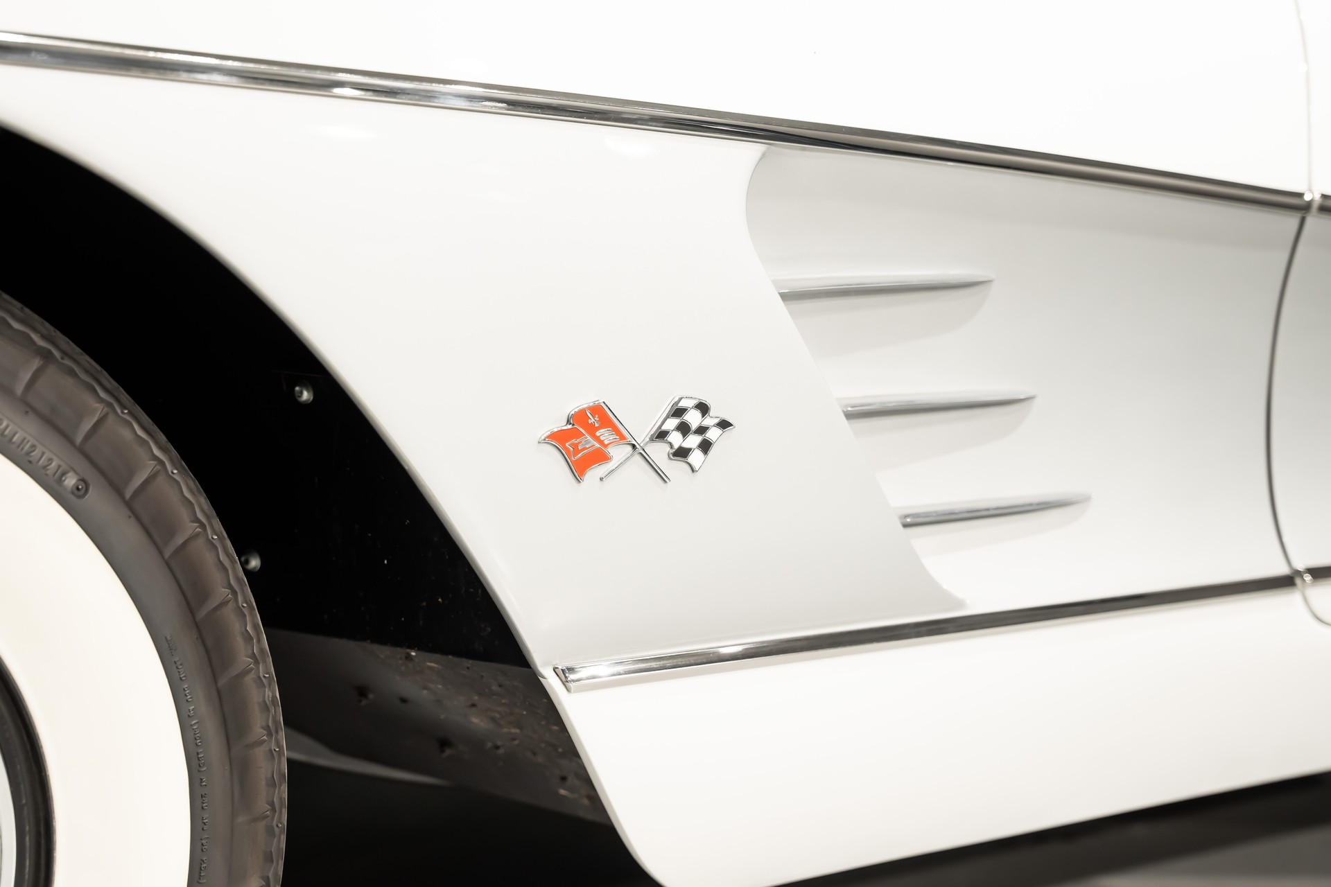 CHEVROLET Corvette C1-image-19