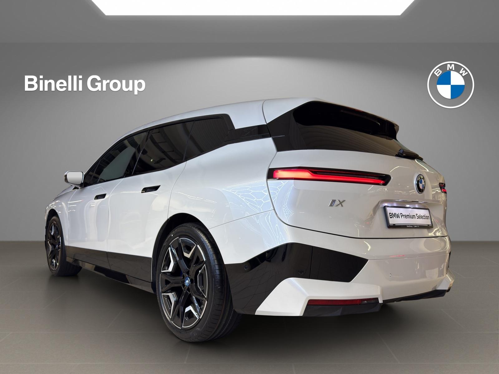 BMW iX xDrive40-image-2