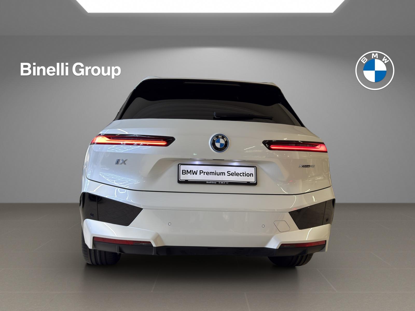 BMW iX xDrive40-image-3