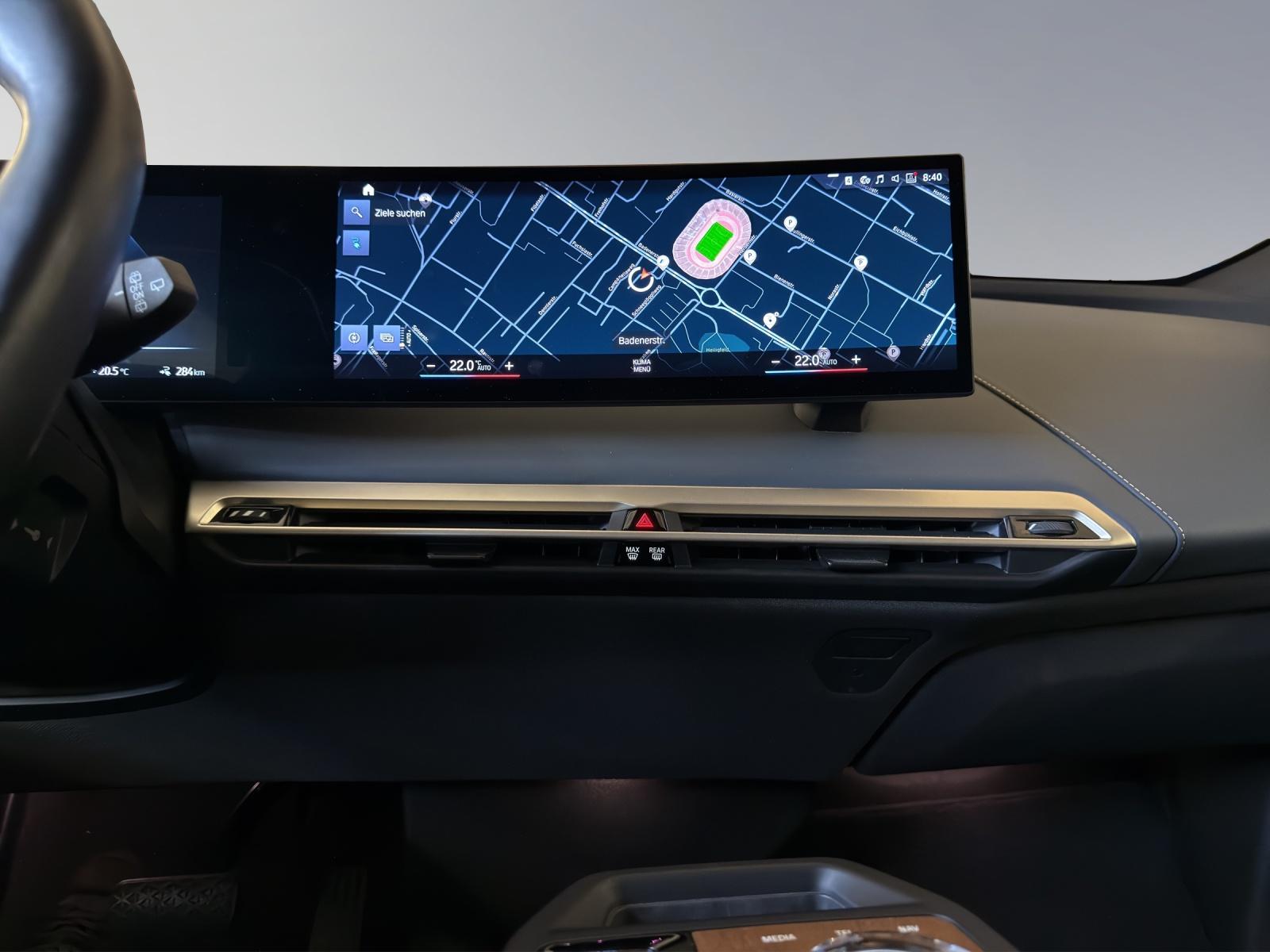 BMW iX xDrive40-image-12