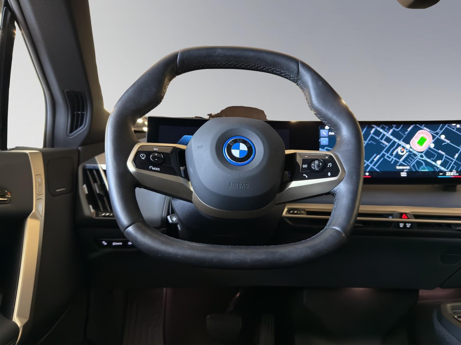 BMW iX xDrive40-image-9