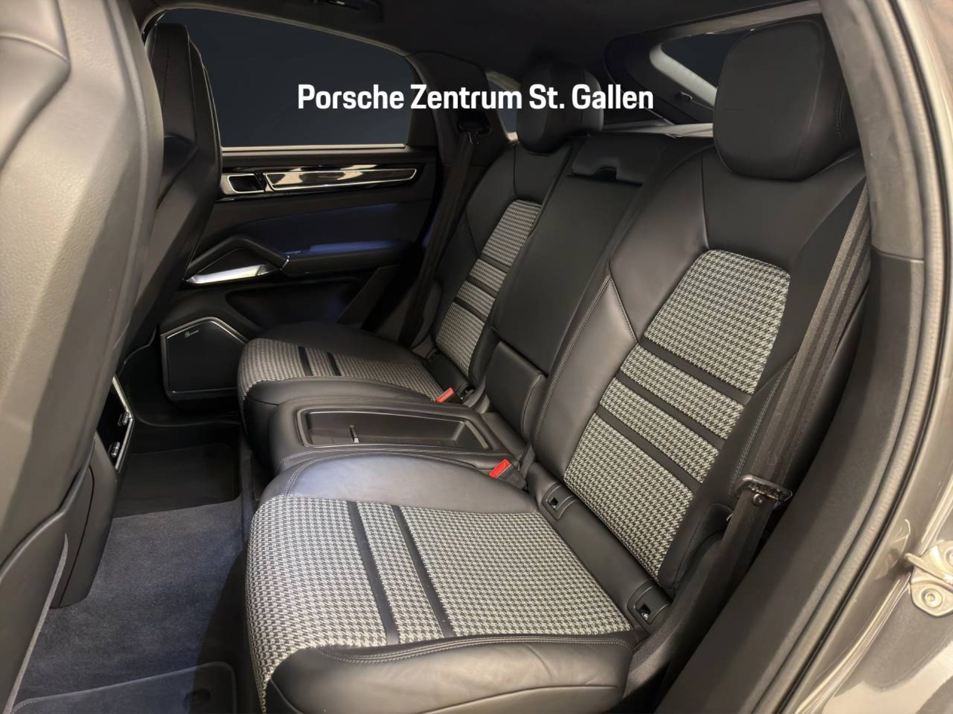 PORSCHE Cayenne Turbo S E-Hybrid Coupé-image-13