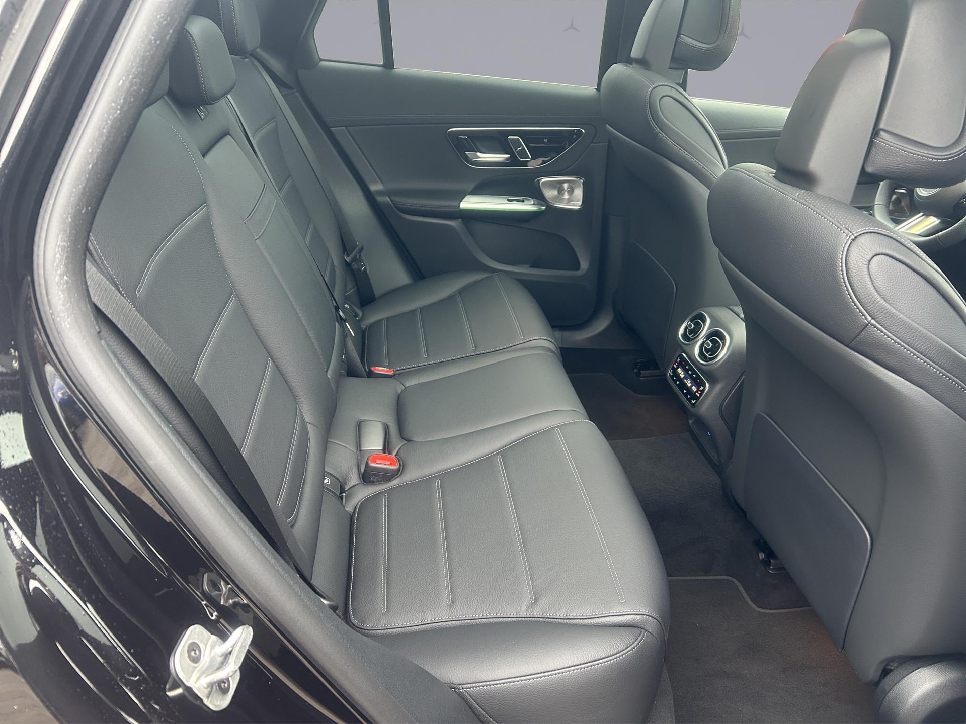 MERCEDES-BENZ GLC 450 d AMG Line 4matic-image-16