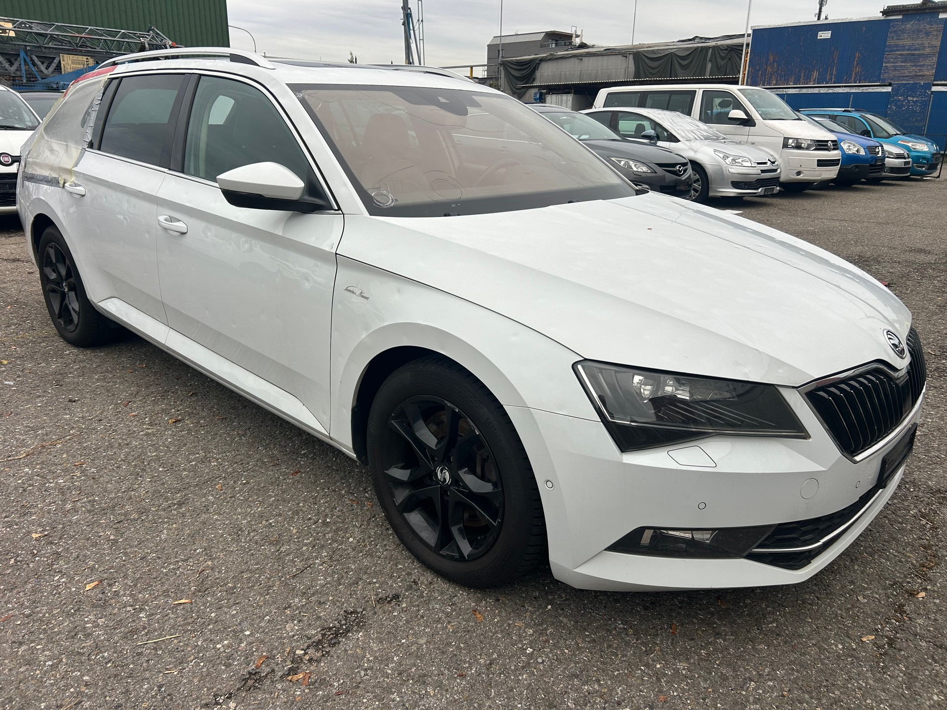 SKODA Superb Combi 2.0 TSI L&K DSG 4x4-image-15