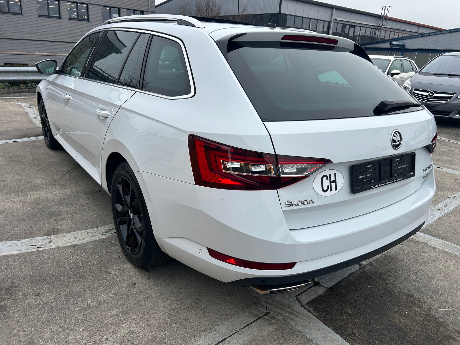 SKODA Superb Combi 2.0 TSI L&K DSG 4x4-image-2