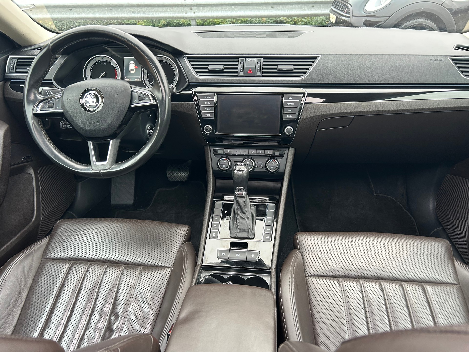 SKODA Superb Combi 2.0 TSI L&K DSG 4x4-image-8