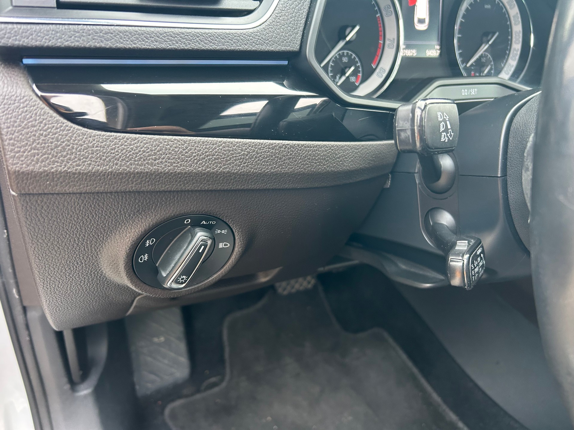 SKODA Superb Combi 2.0 TSI L&K DSG 4x4-image-14