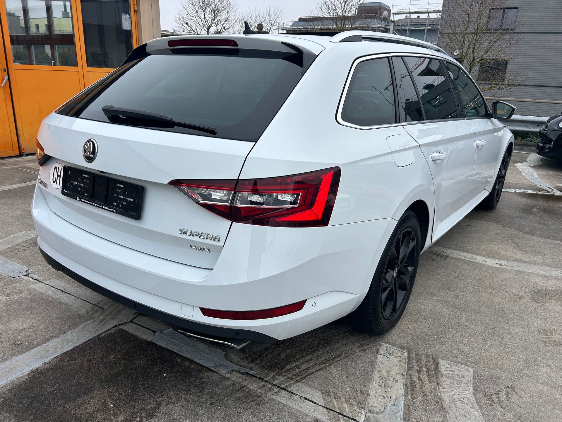 SKODA Superb Combi 2.0 TSI L&K DSG 4x4-image-4