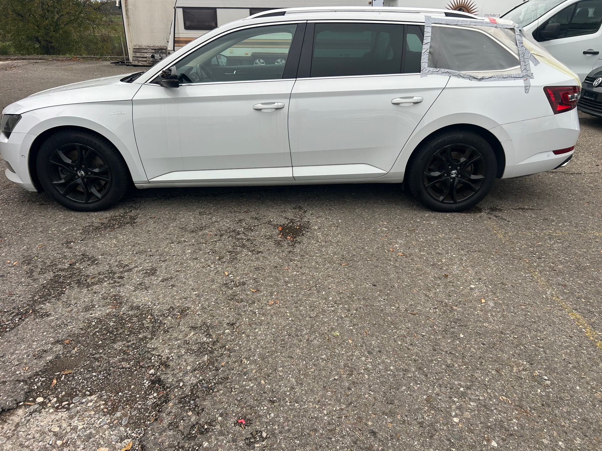 SKODA Superb Combi 2.0 TSI L&K DSG 4x4-image-21