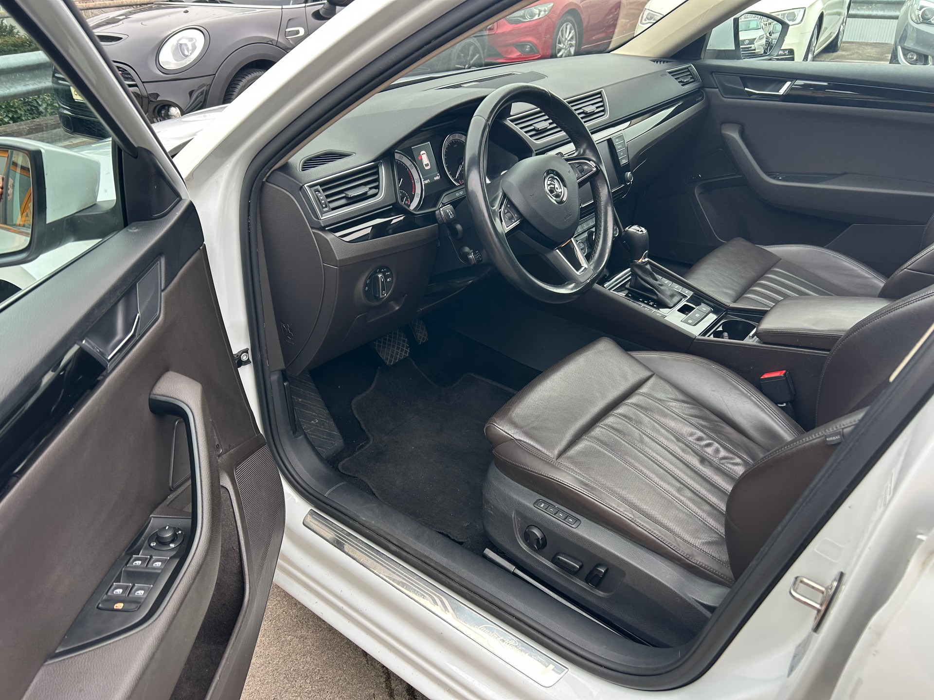 SKODA Superb Combi 2.0 TSI L&K DSG 4x4-image-12