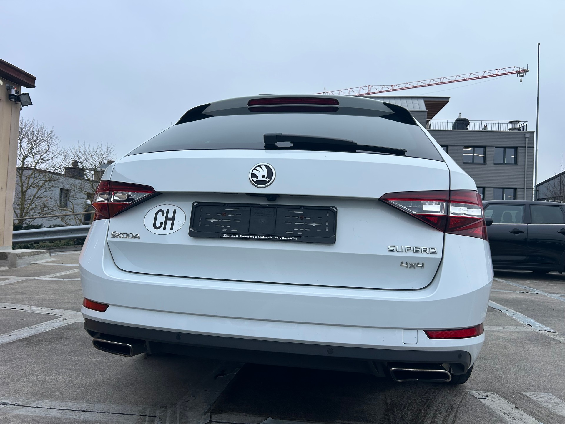 SKODA Superb Combi 2.0 TSI L&K DSG 4x4-image-3