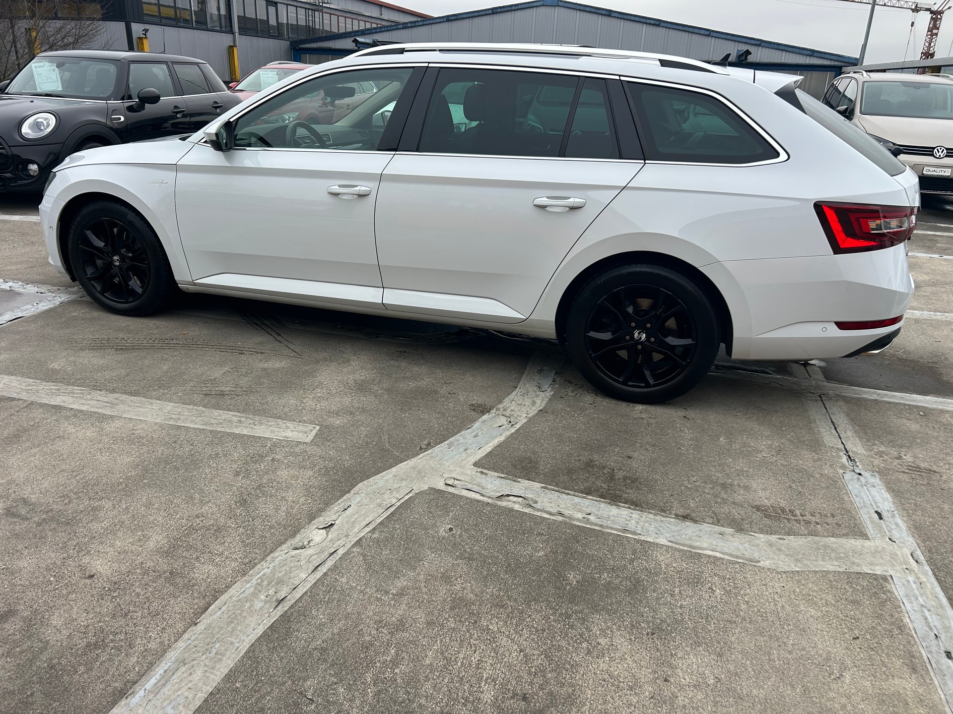 SKODA Superb Combi 2.0 TSI L&K DSG 4x4-image-1