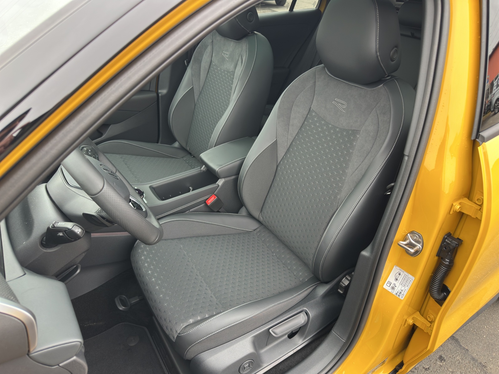 VW T-Roc 1.5 eTSI mHEV R-Line DSG-image-11