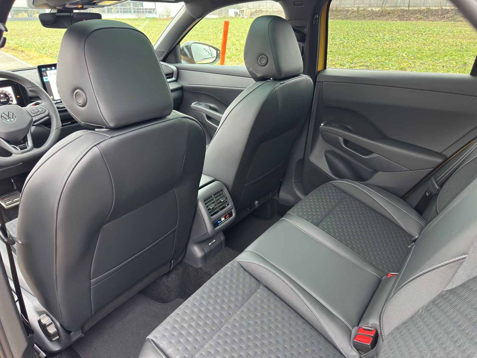 VW T-Roc 1.5 eTSI mHEV R-Line DSG-image-16