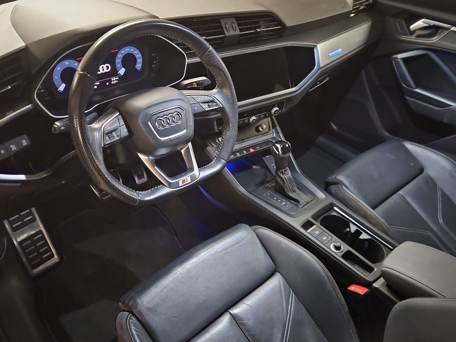 AUDI Q3 Sportback 40 TDI Attraction quattro S-tronic-image-6