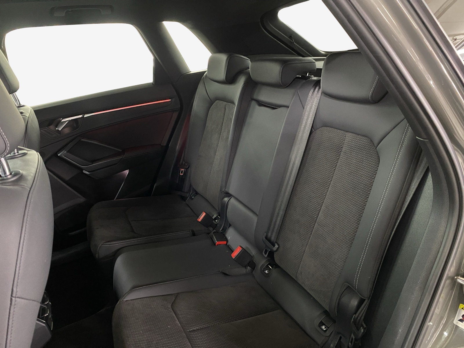 AUDI Q3 40 TDI S line quattro S-tronic-image-11