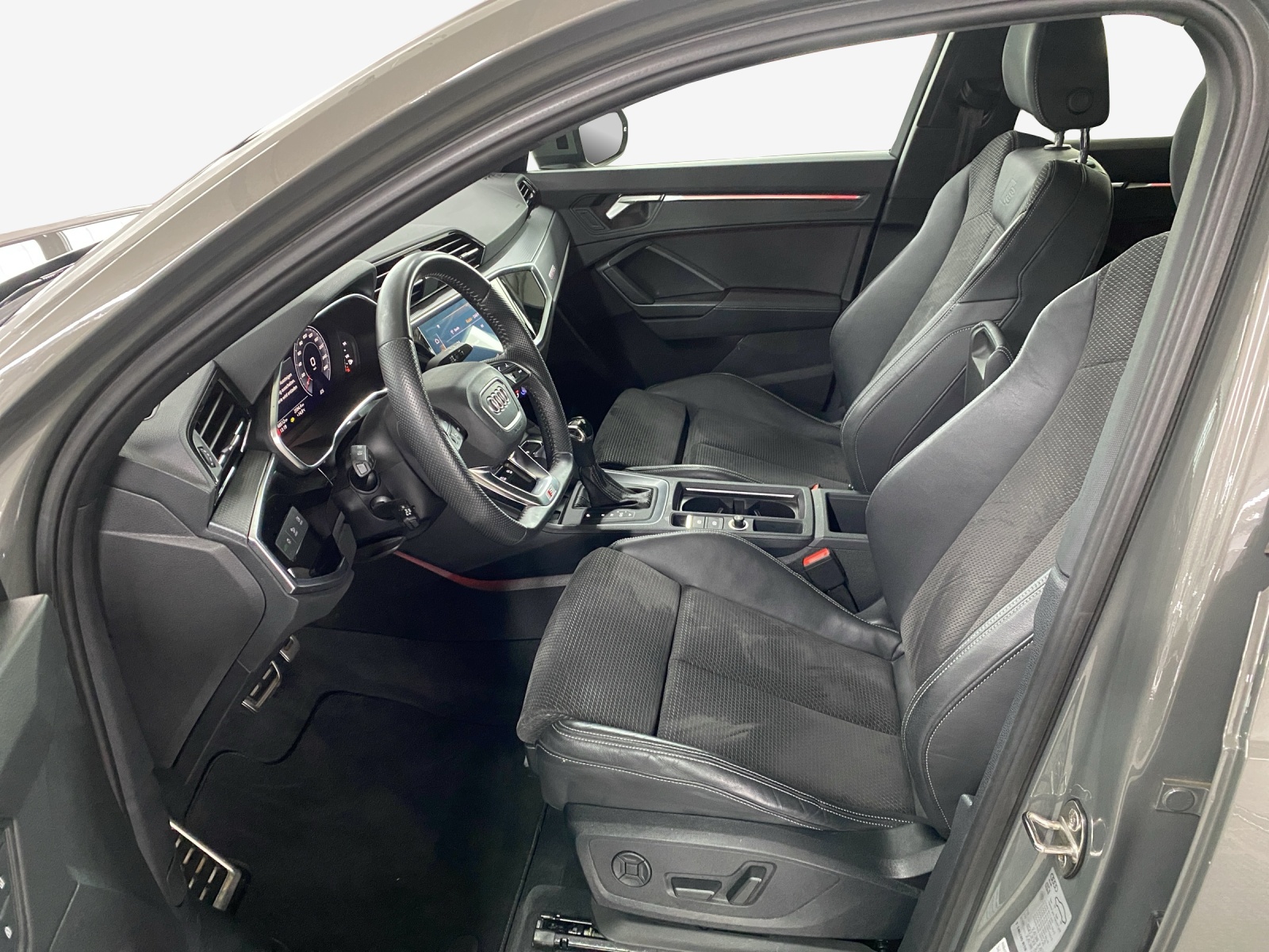 AUDI Q3 40 TDI S line quattro S-tronic-image-7