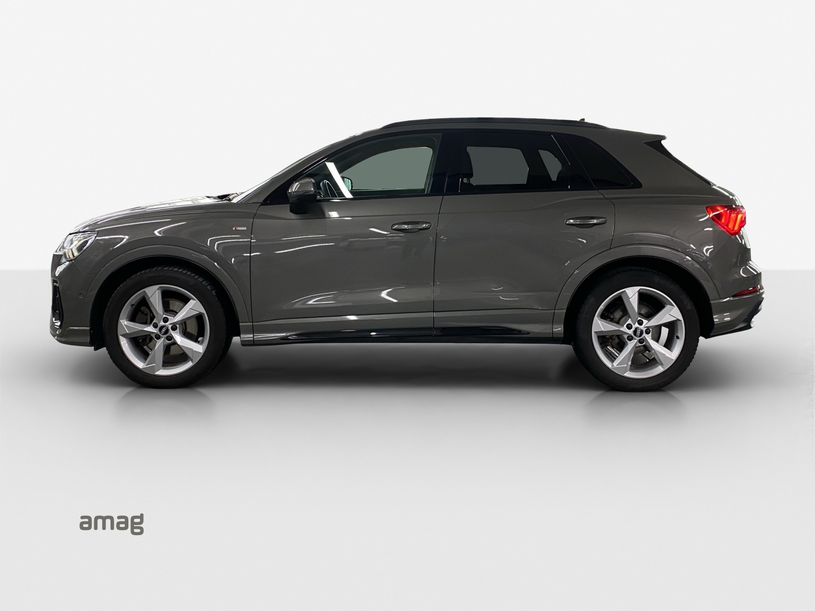 AUDI Q3 40 TDI S line quattro S-tronic-image-1