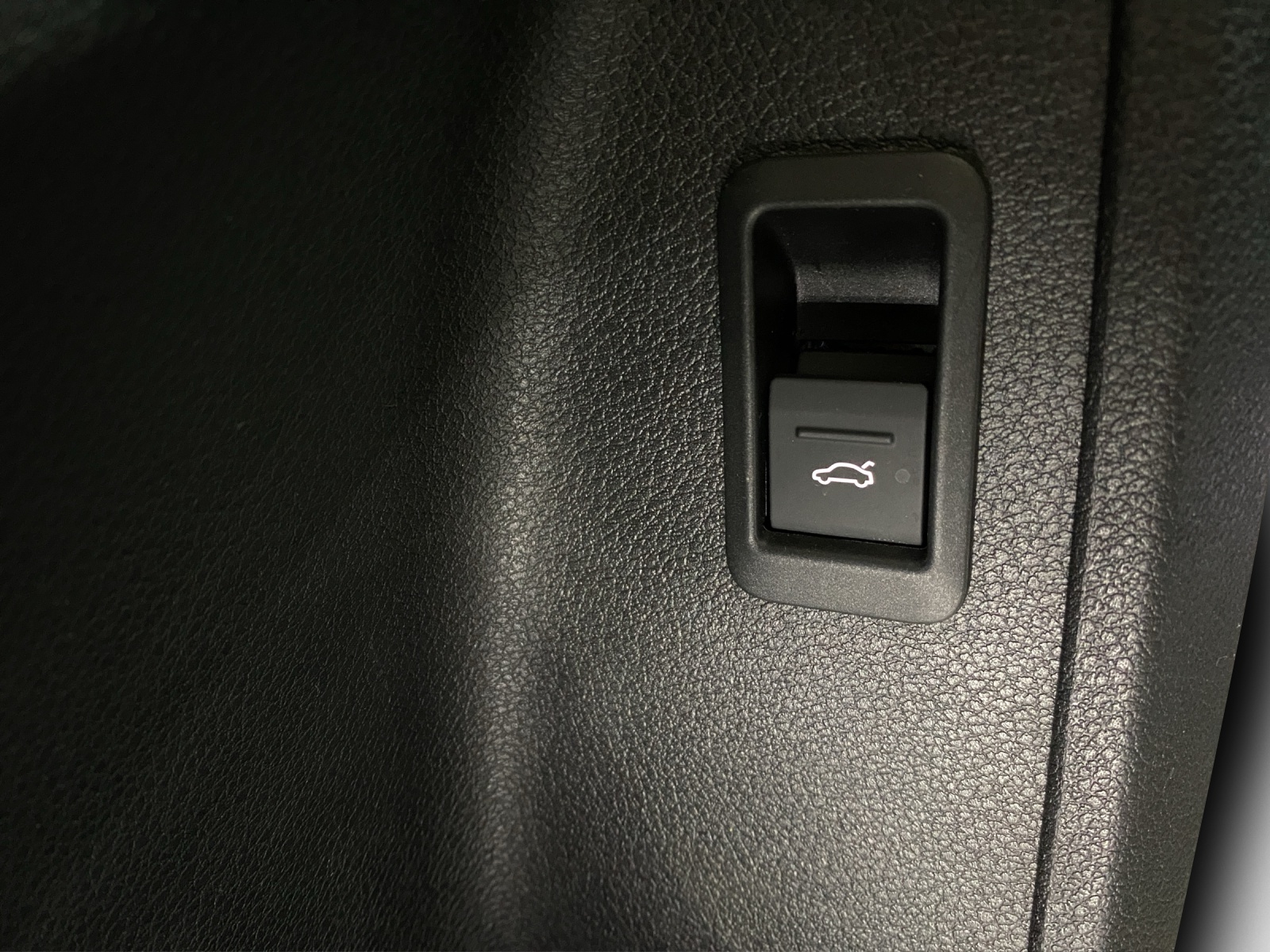 AUDI Q3 40 TDI S line quattro S-tronic-image-15