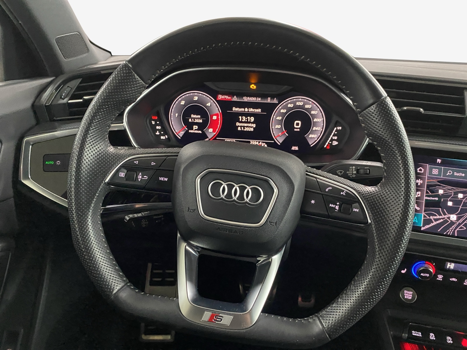 AUDI Q3 40 TDI S line quattro S-tronic-image-9