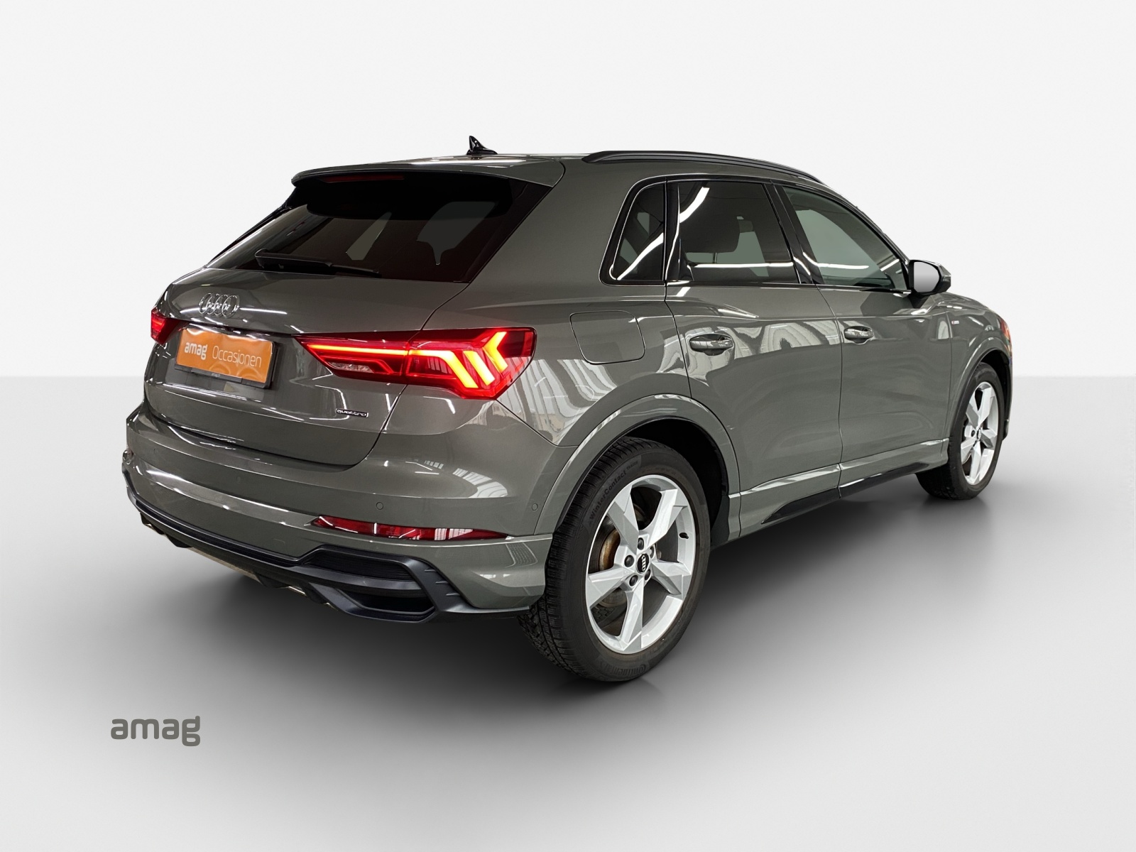 AUDI Q3 40 TDI S line quattro S-tronic-image-4