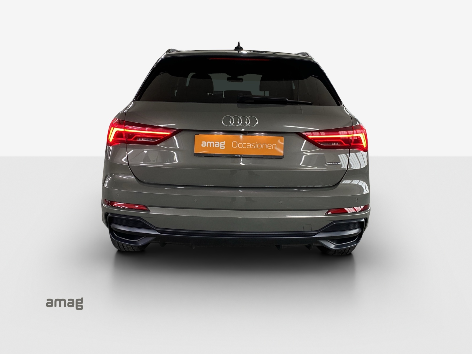 AUDI Q3 40 TDI S line quattro S-tronic-image-3
