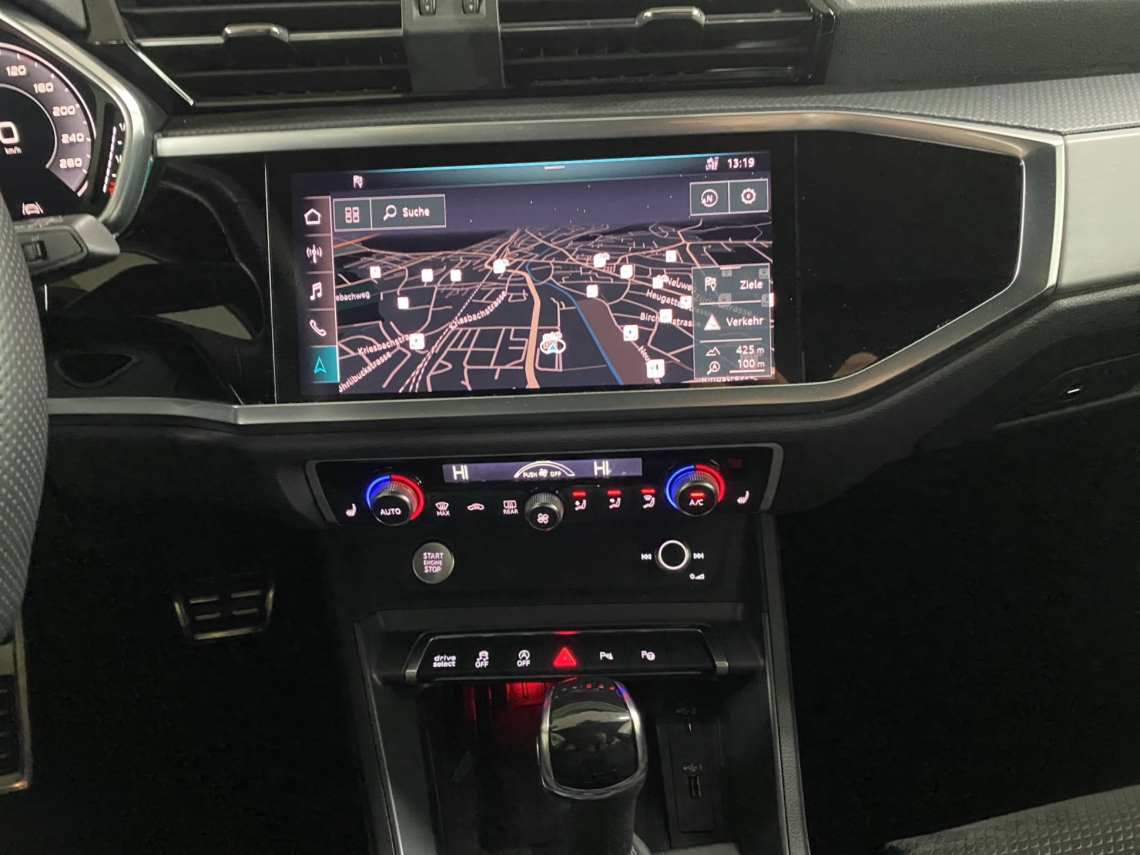 AUDI Q3 40 TDI S line quattro S-tronic-image-10