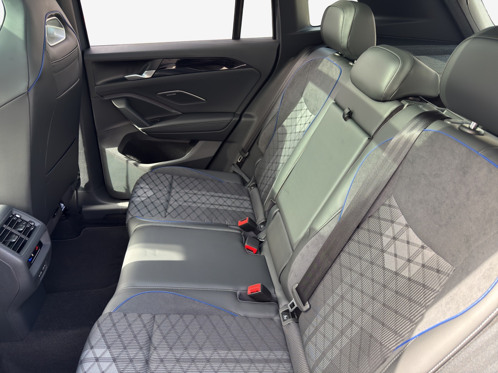 VW Tiguan 2.0 TSI United DSG 4Motion-image-11