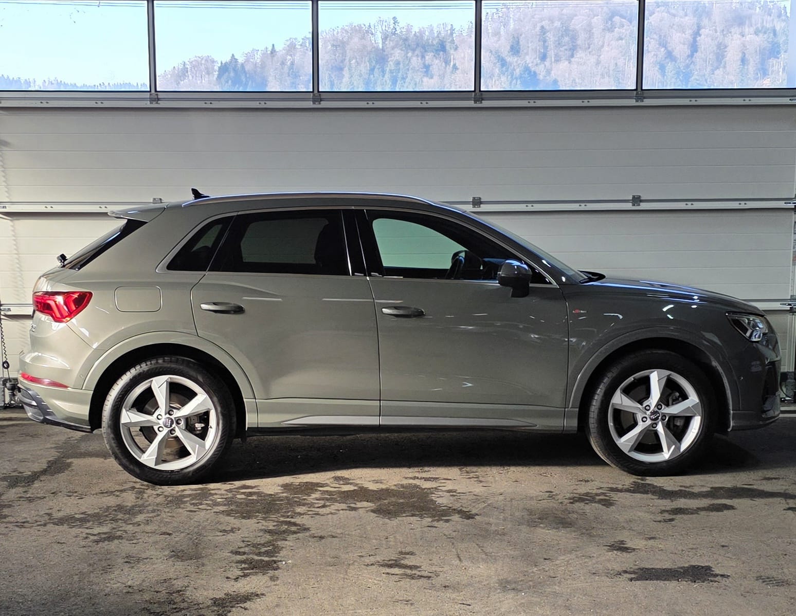AUDI Q3 40 TFSI S line quattro S-tronic *MIT AHK*-image-5