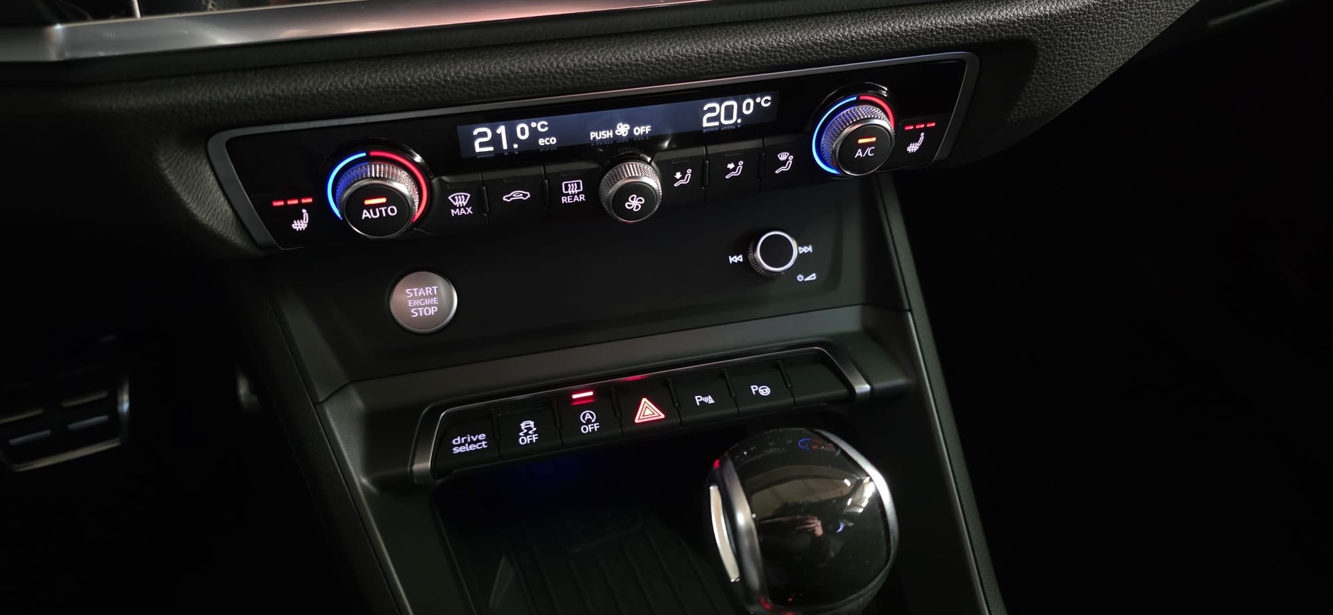 AUDI Q3 40 TFSI S line quattro S-tronic *MIT AHK*-image-17