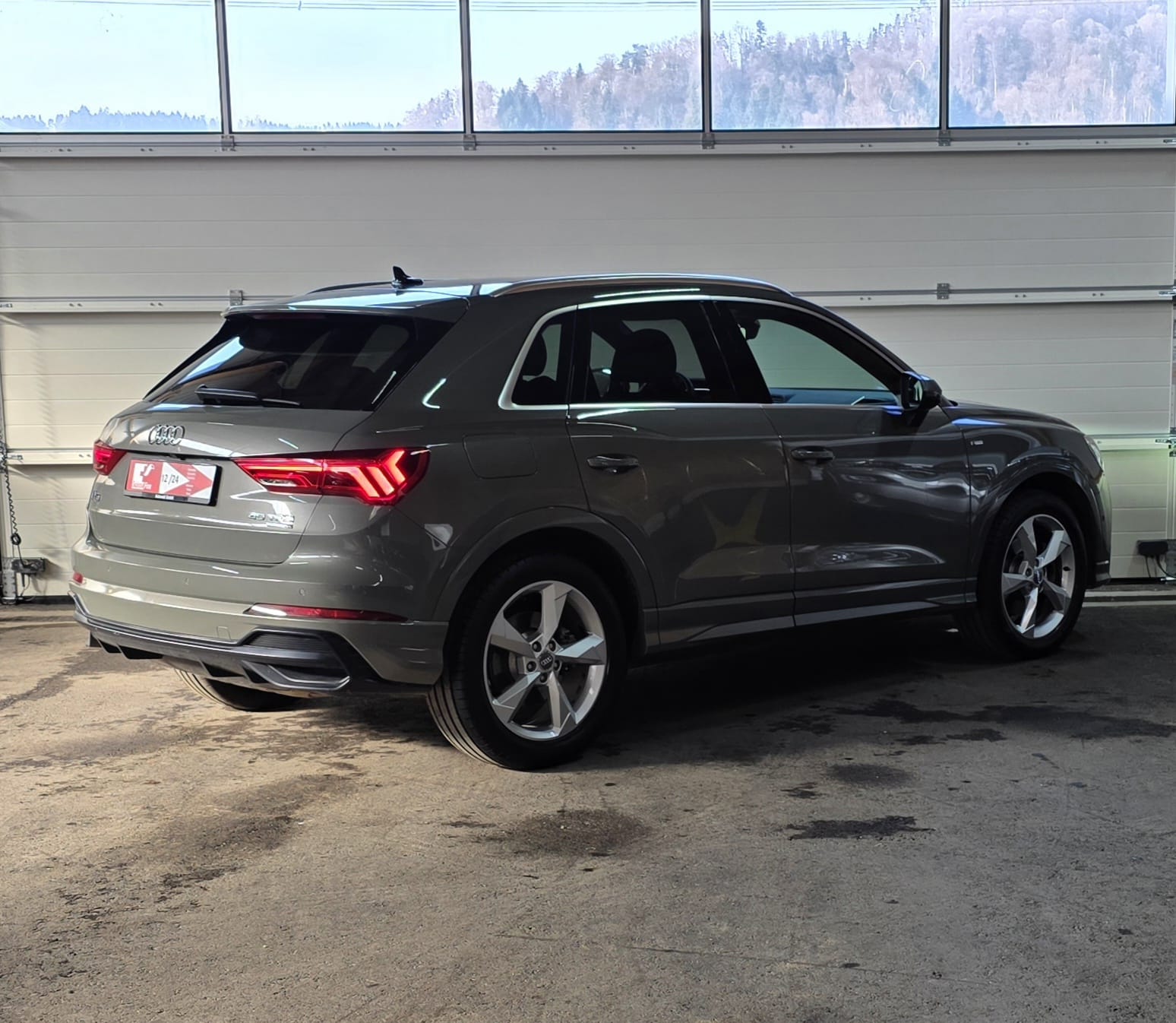AUDI Q3 40 TFSI S line quattro S-tronic *MIT AHK*-image-4