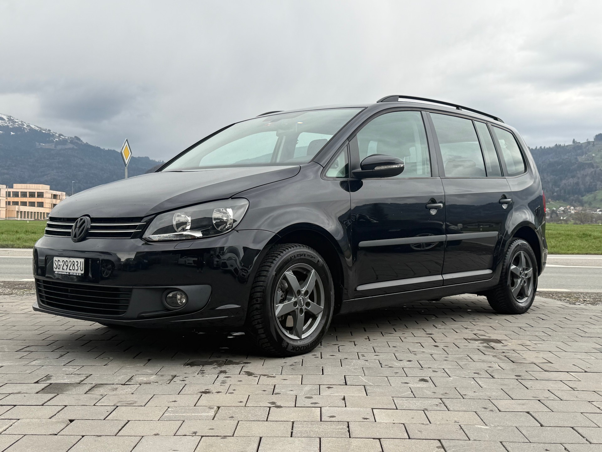 VW Touran 1.6 TDI Trendline 7-Plätzer-image-0