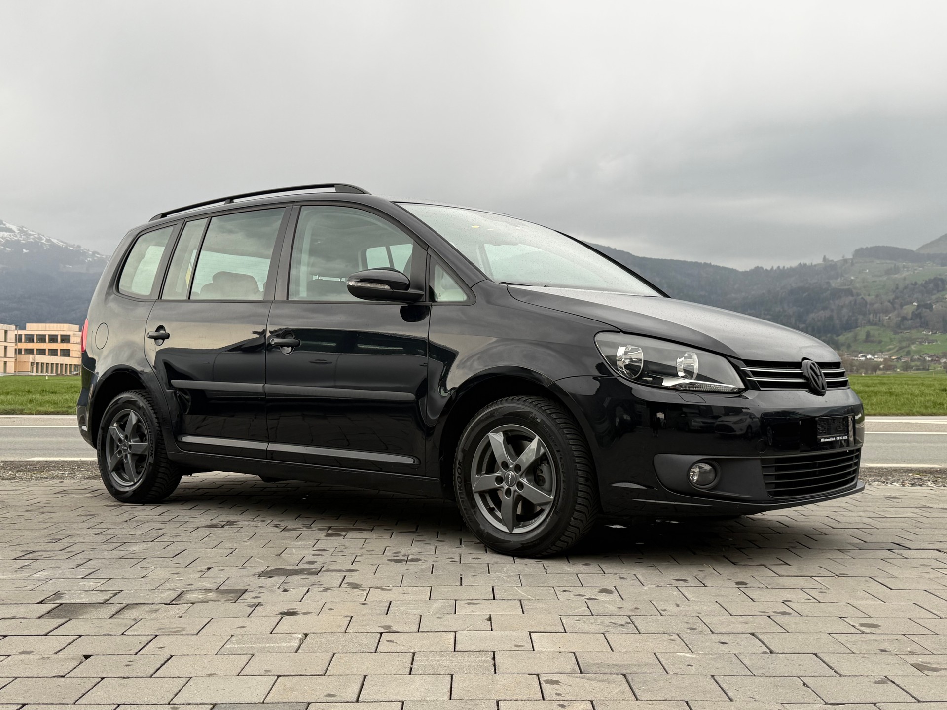 VW Touran 1.6 TDI Trendline 7-Plätzer-image-1